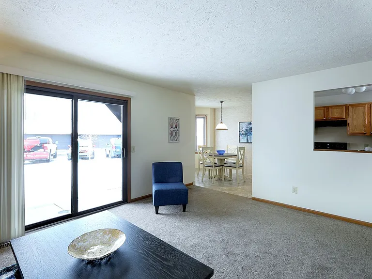 Oak Tree Apartments — Photo 6