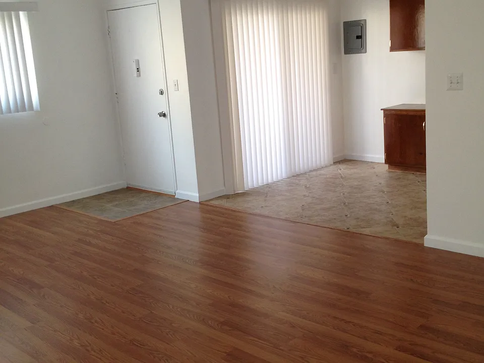 2313 Montrose Ave #5