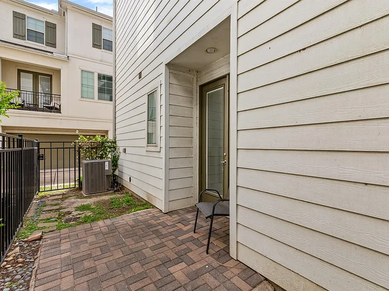 18 Hermann Park Ct — Photo 29