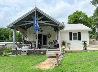 220 E Rose St, Cave In Rock, IL 62919