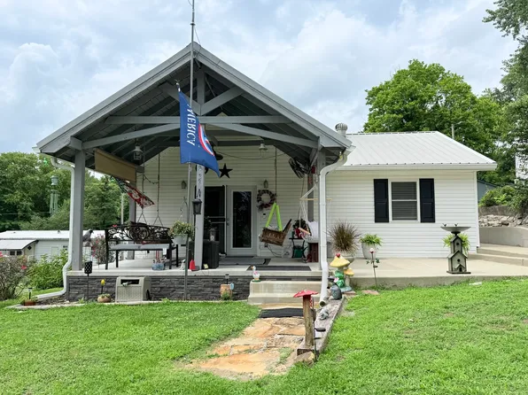 220 E Rose St, Cave In Rock, IL 62919