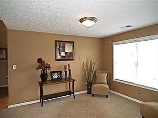 3rd image of 119 Primrose Cir