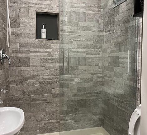 2nd image of 484 Linden St #B