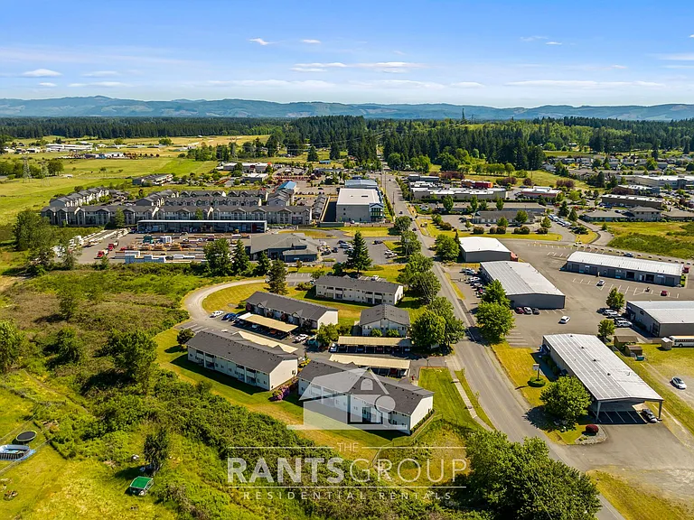 Yelm Creek Apartments — Photo 27