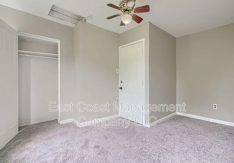 1220 W Pratt St — Photo 17