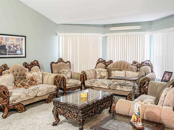 4th image of 3006 Blue Grass Ln