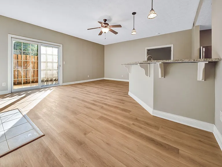 807 E Main St — Photo 29