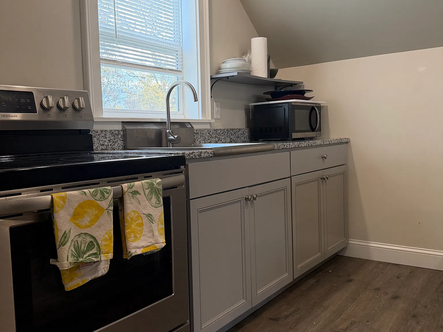 1 bed, 900 sqft, $1,650 — Photo 3