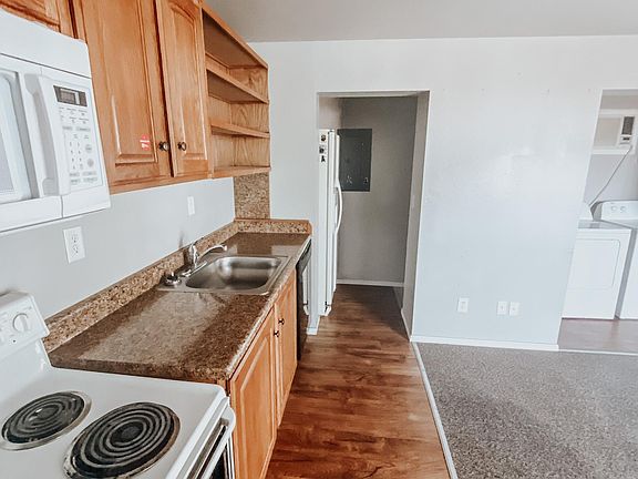 2nd image of 902 1/2 W Hopi Dr #6