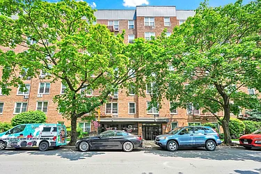 68-15 Selfridge Street
