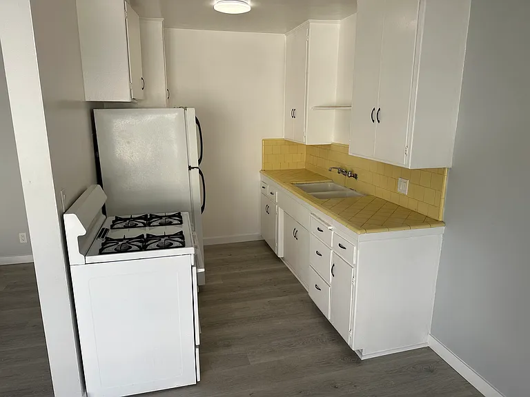 912 N Stanley Ave #5 — Photo 4