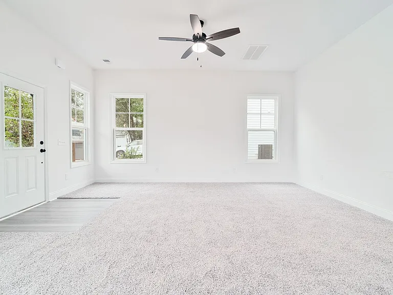 860 Tripe St — Photo 10