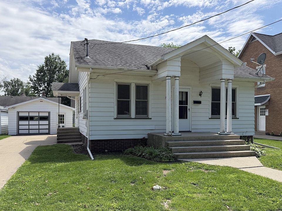1st image of 2822 6th St