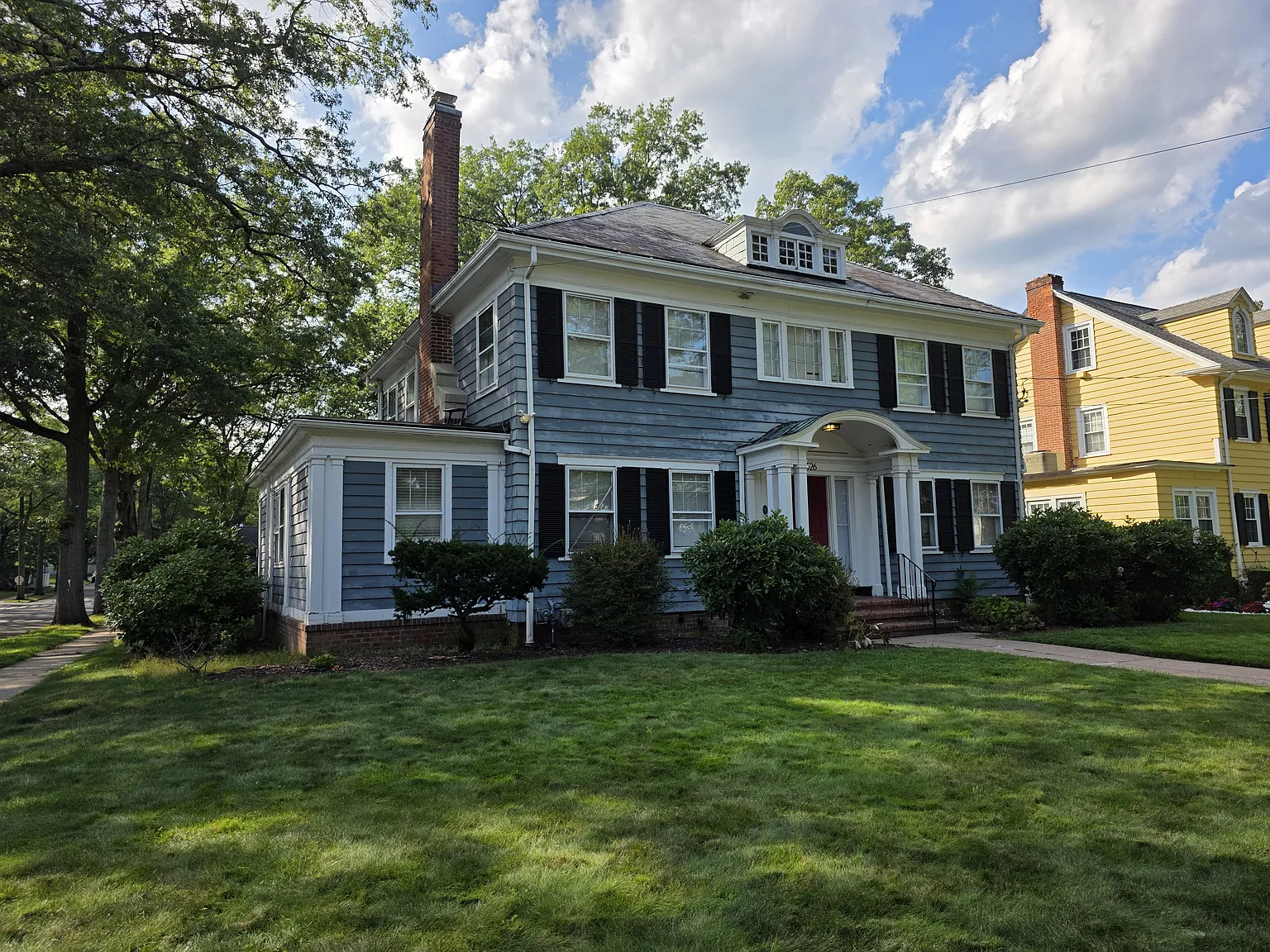 4 bed, 2.5 bath, $4,800 — Photo 1