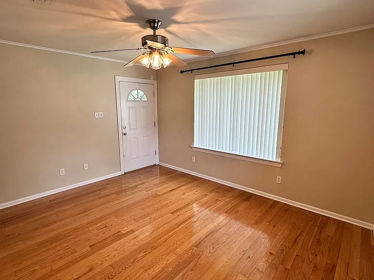 6219 W End Blvd — Photo 3