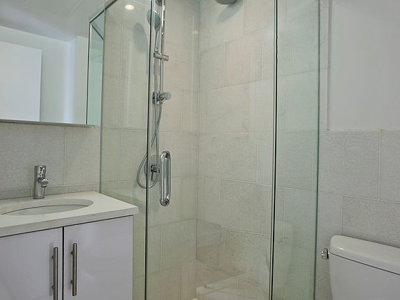 5th image of 254 Broome St #19