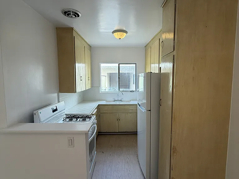 825 Euclid St #5 — Photo 11