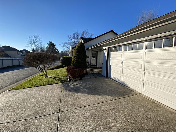2nd image of 3555 Southvillage Dr