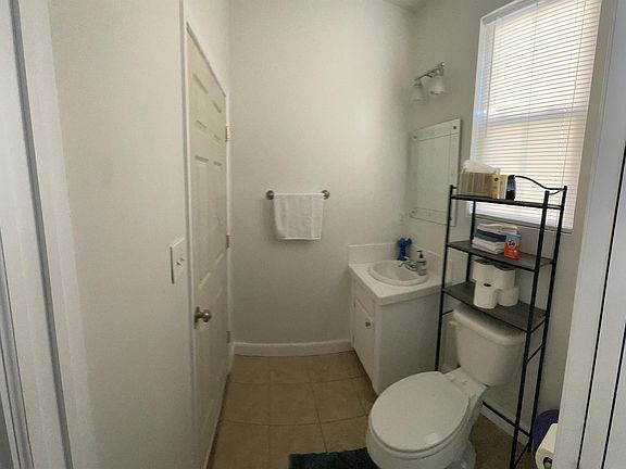 3rd image of 310 Elm Ave #4