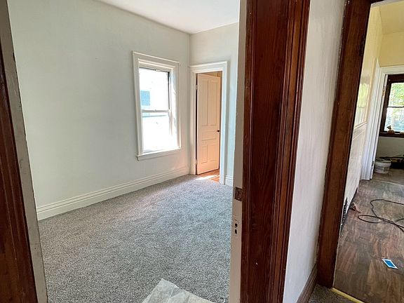 5th image of 260 Leroy Ave Unit 1