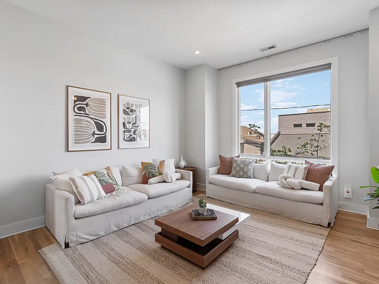 1016 Russell St — Photo 3