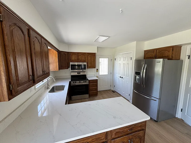 2335 Elderberry Ln — Photo 11