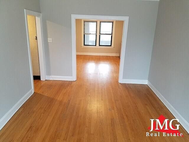 1st image of 2111 W Argyle St