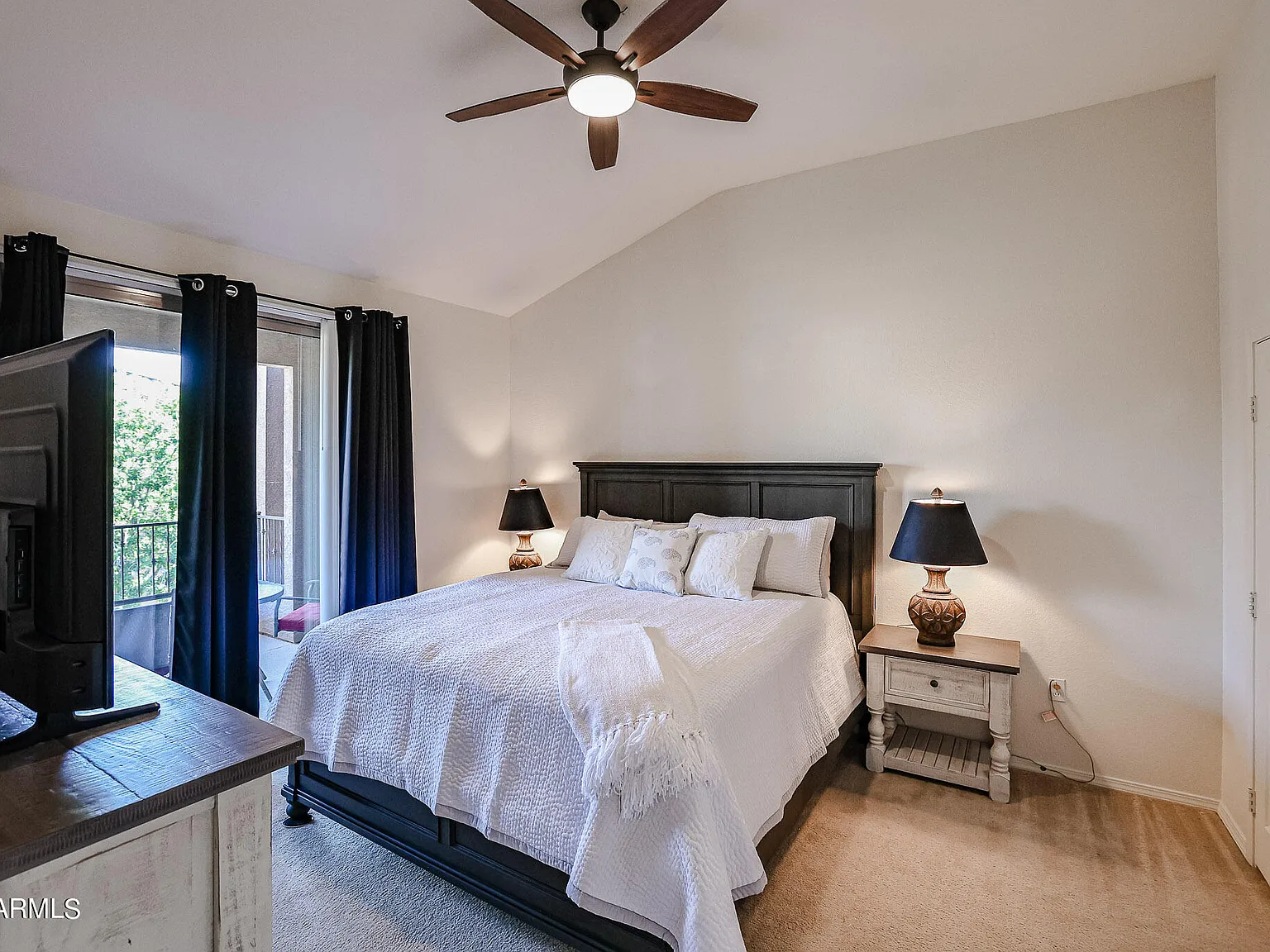 1 bed, 1.0 bath, 1074 sqft, $1,950 — Photo 4