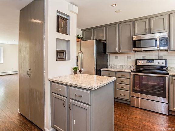 4th image of 47 Carillon Dr #B
