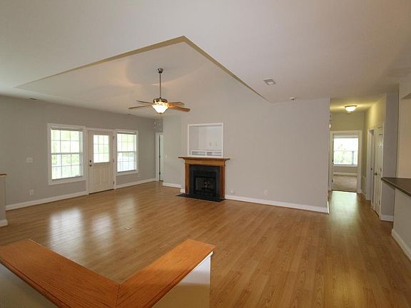 4th image of 1934-203 Tara Ct