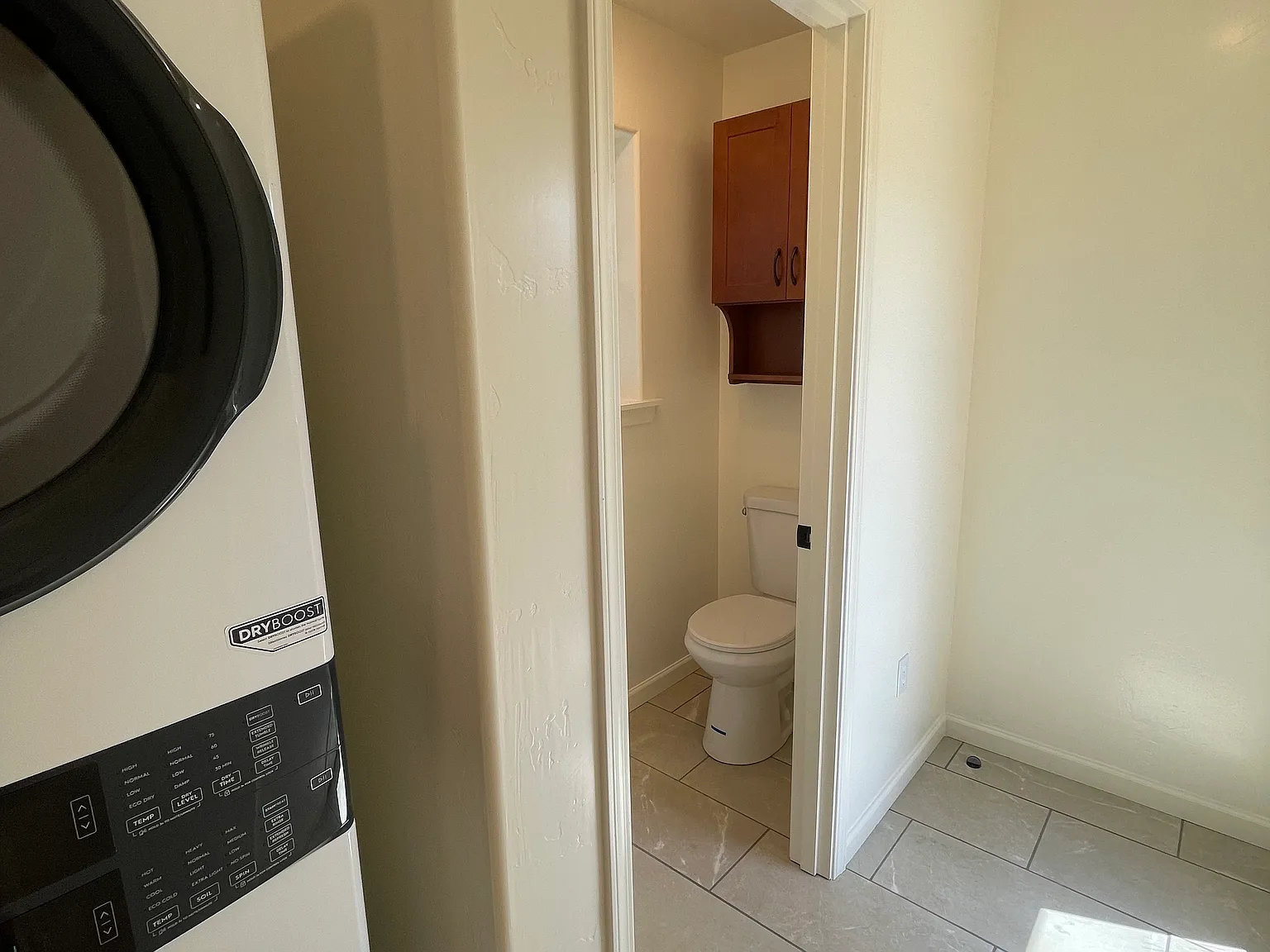 2 bed, 1.5 bath, 900 sqft, $2,400 — Photo 3