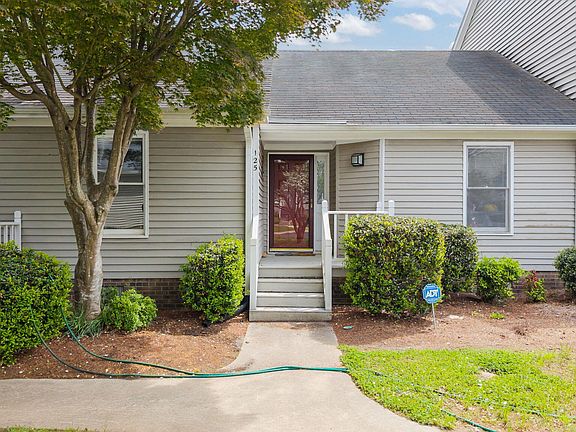 2nd image of 125 Willow Oaks Court