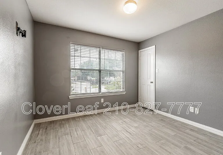 229 Hereford St — Photo 23