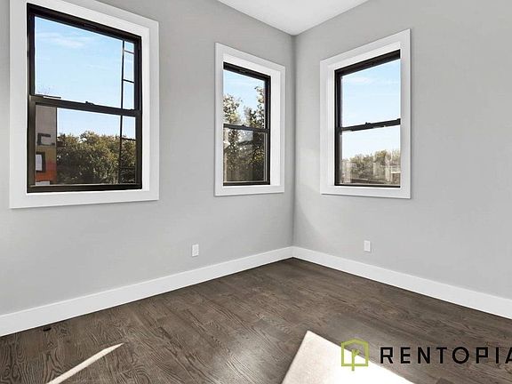 2nd image of 644 Lorimer St #306