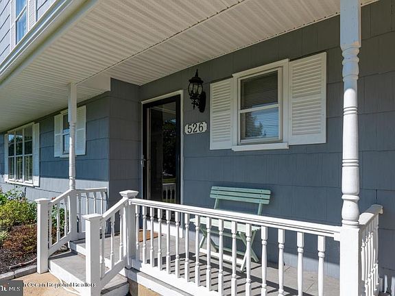 3rd image of 526 Vine Ave