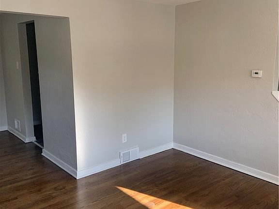 3rd image of 3912-3914 Meadowbrook Blvd