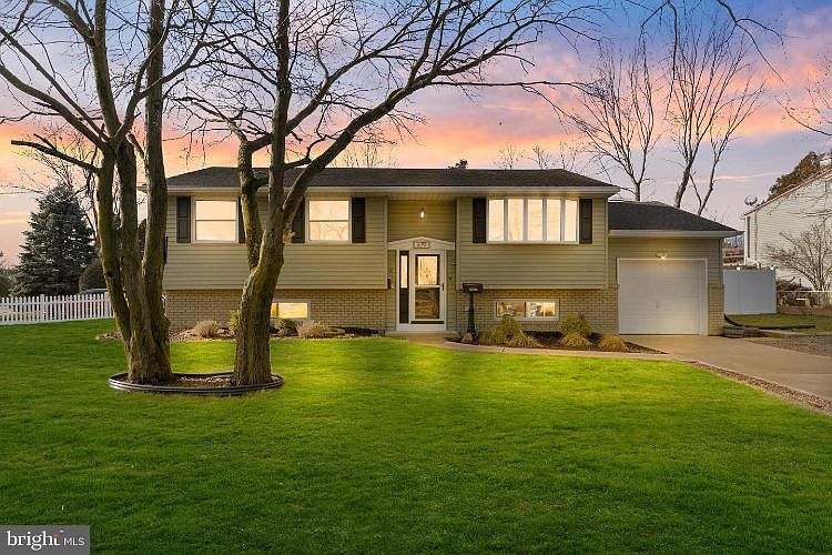1st image of 619 Ogden Dr