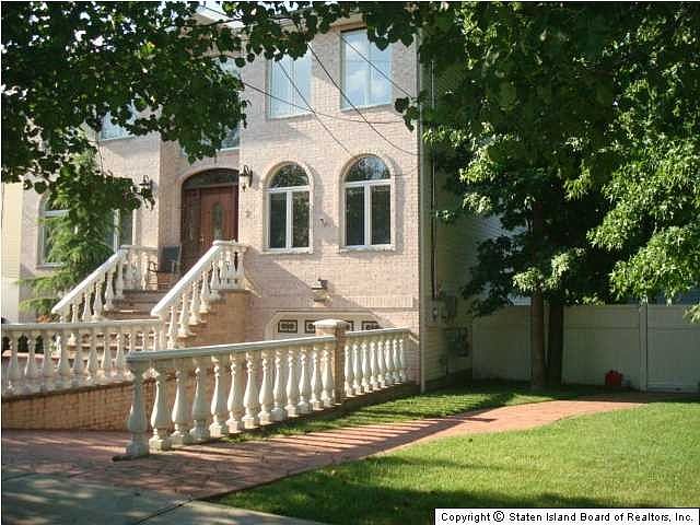 2nd image of 7 Herrick Ave