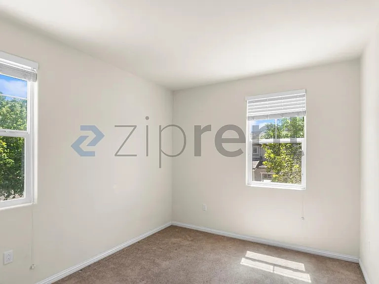 979 Princess Way — Photo 31
