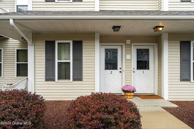 2nd image of 1602 Cambridge Manor Drive
