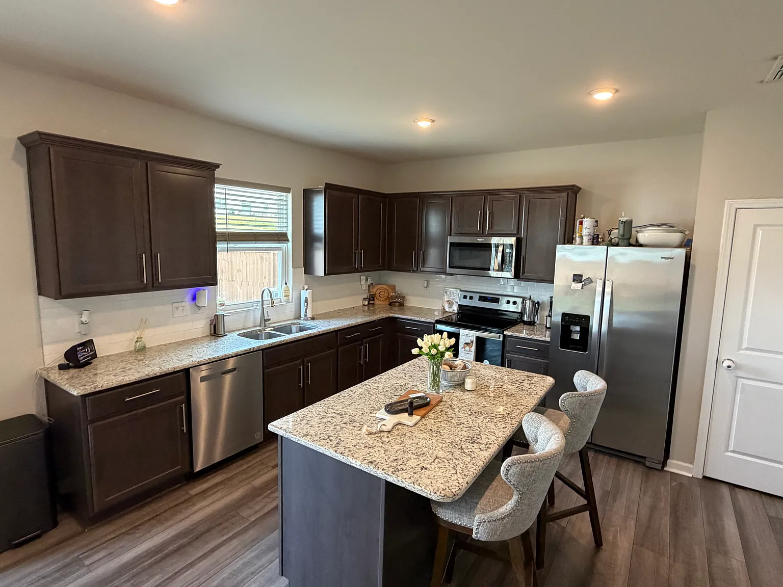3 bed, 2.5 bath, 2083 sqft, $2,600 — Photo 2