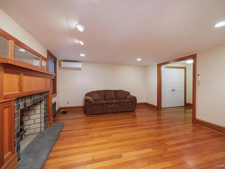 200 Lincoln Ave #1 — Photo 3