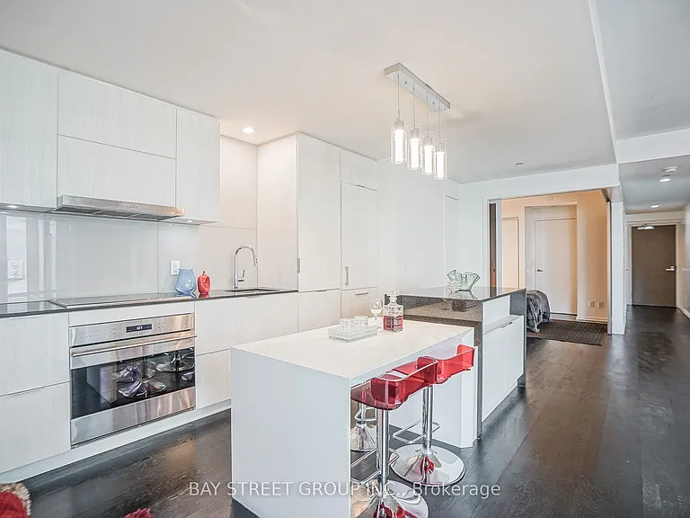 1 Bloor St E #505 — Photo 7