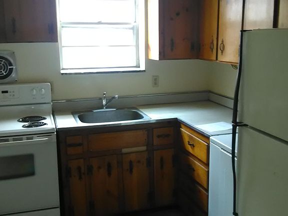 2nd image of 3015 W Grace St APT 5