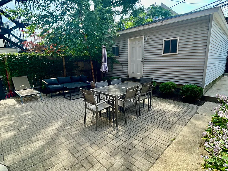 2135 W Crystal St #G — Photo 16