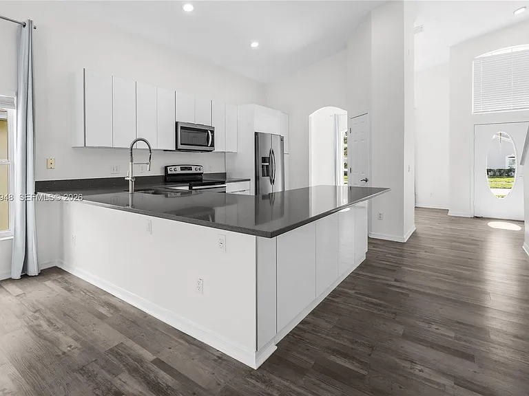 434 Castlemain Cir — Photo 12
