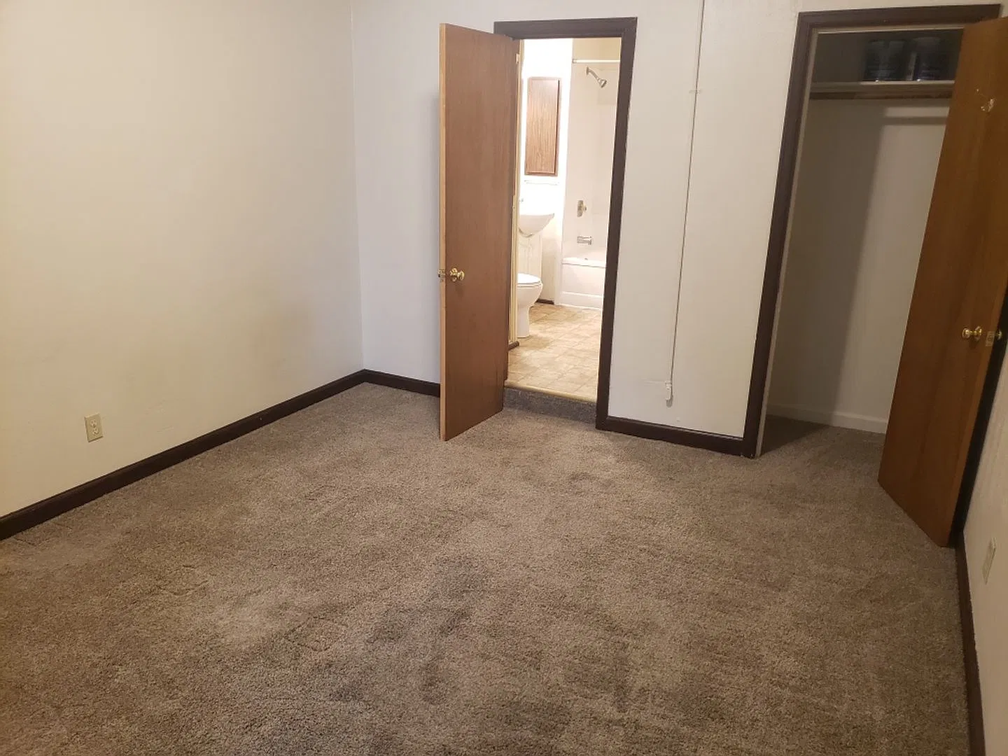 113 W. Grand Ave — Photo 4