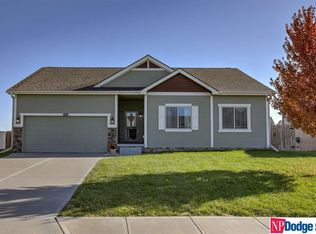 13805 Clearwater Dr, Papillion, NE 68133