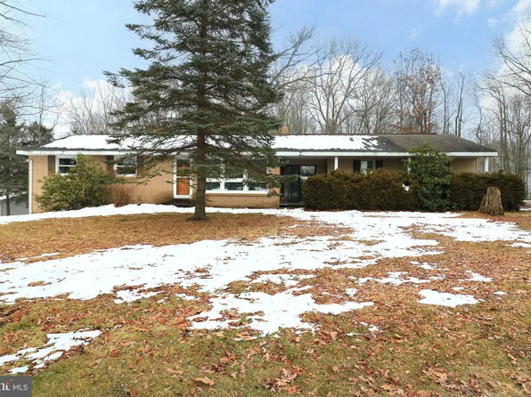 202 E Park Ave, Snow Shoe, PA 16874