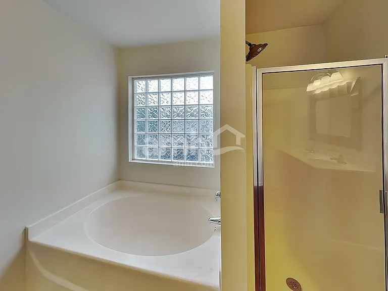 15718 Lakepoint Forest Dr — Photo 12